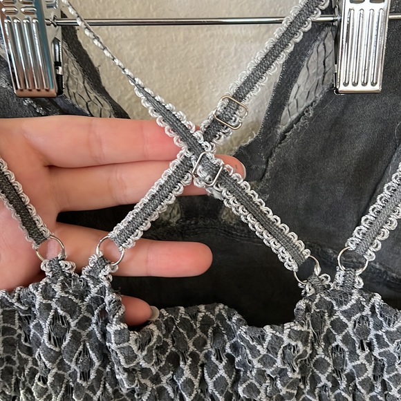 POL Lace Detail Ruffled Tank Top - Picture 8 of 15